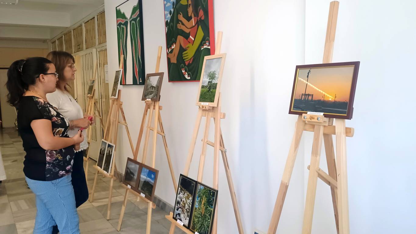 Фотоизложба на Мария Цолова може да бъде видяна в Община Мездра 